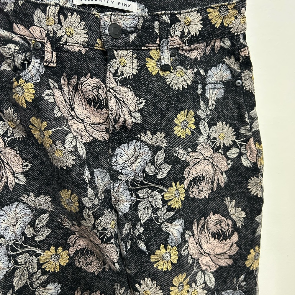 Floral Patterned Pants - Picture 5 of 7